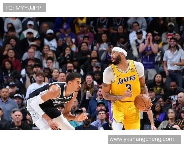 文班亚马23+8浓眉30+13 马刺客场大胜湖人