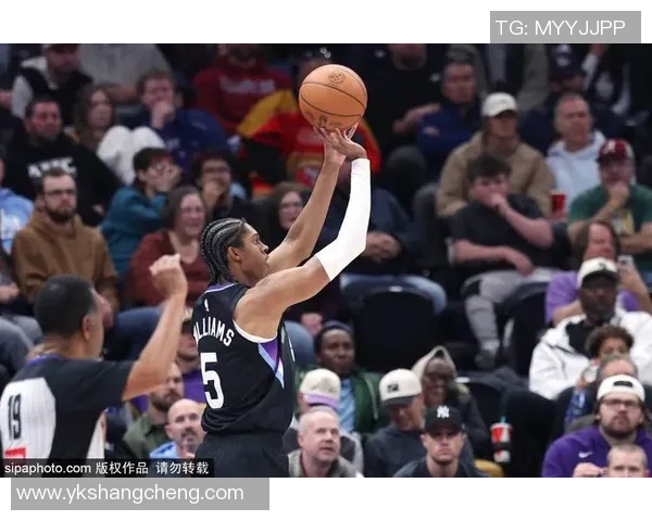 库珀·弗拉格闪耀独行侠却憾负爵士，18岁新星打破詹姆斯纪录